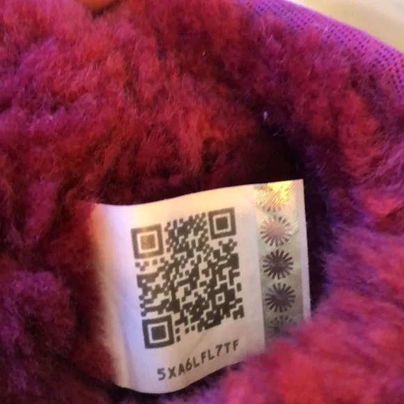 Women’s Ugg Swarovski Sparkly Bling Short Boot Burgundy size 6 - Picture 5 of 7